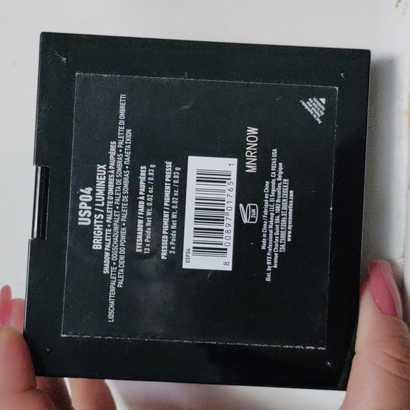 Nyx ultimate brights shadow palette - Picture 3 of 3